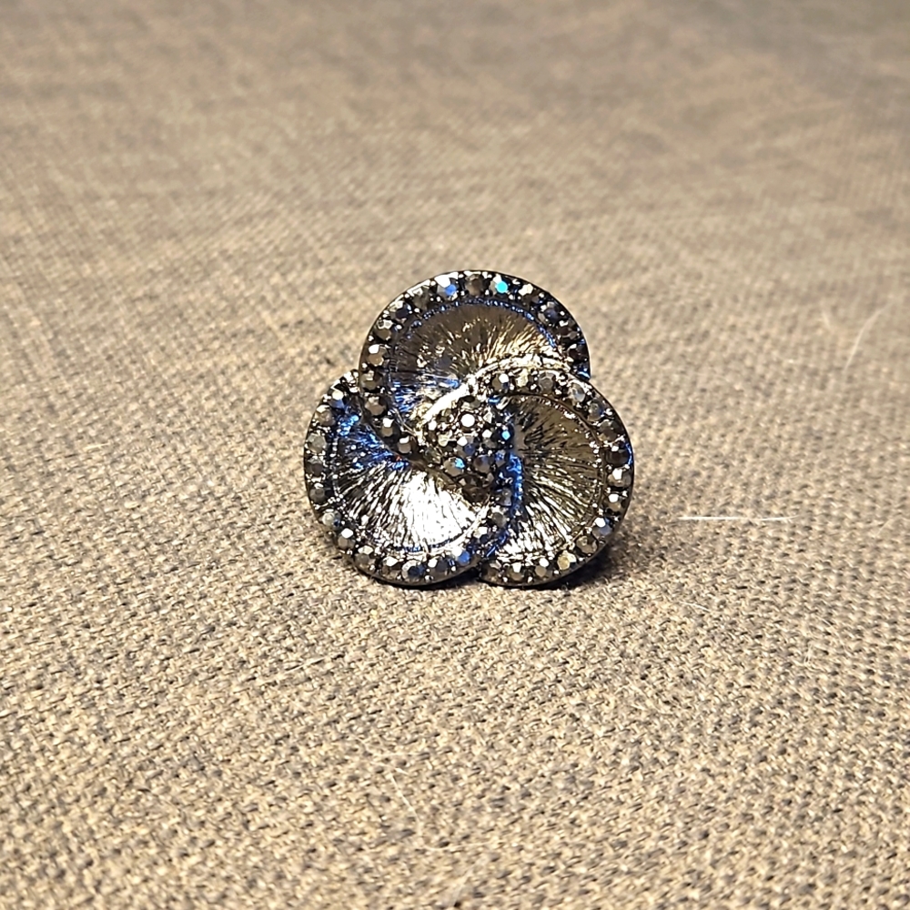 Stretchy ring